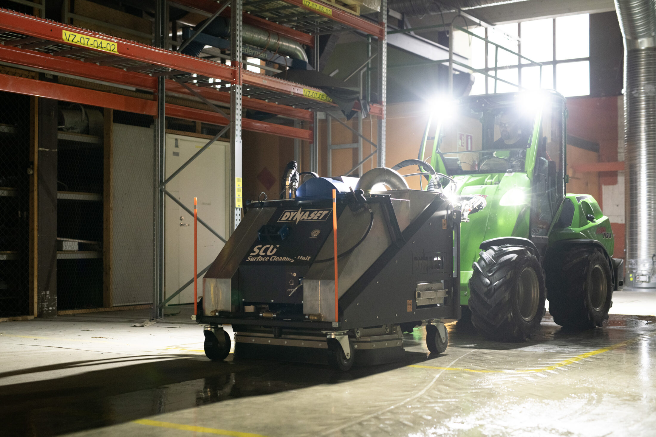  SCU250 Surface Cleaning Unit in field testing. The compact structure and controlled water recovery enable efficient surface cleaning even in demanding environments.