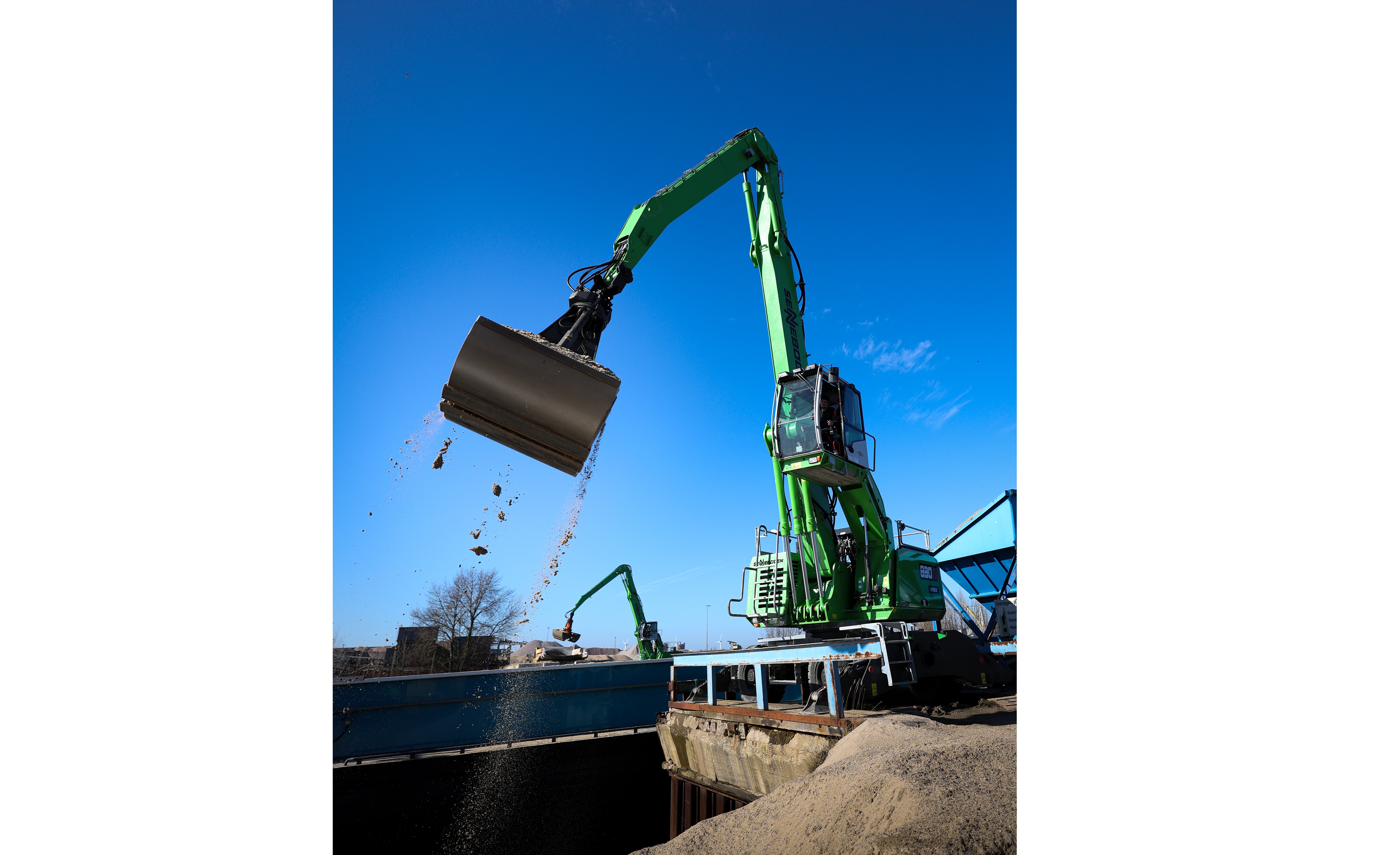 Efficient handling of sand and gravel with consistently short work cycles.