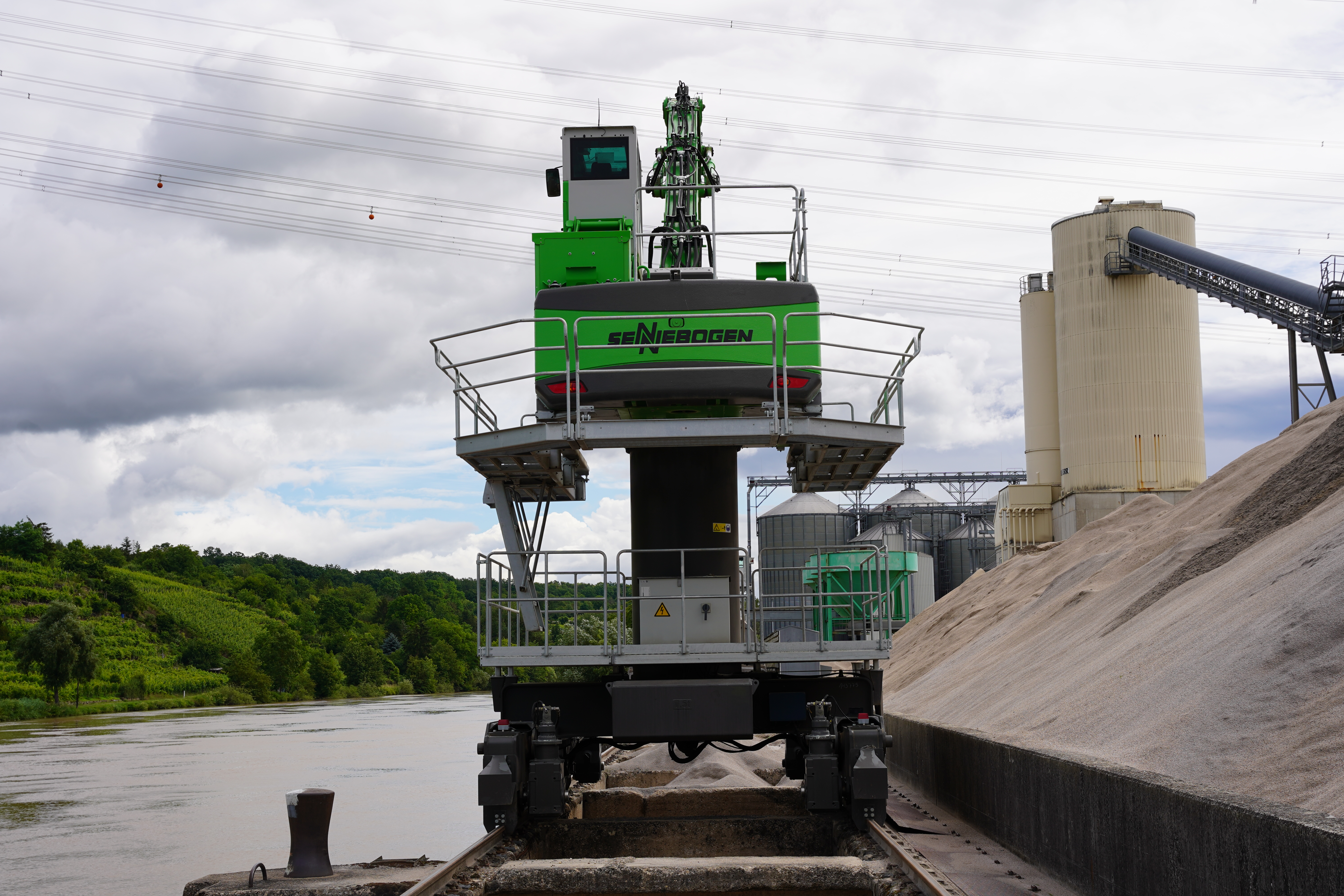 The rail undercarriage was specially adapted to the customer's needs