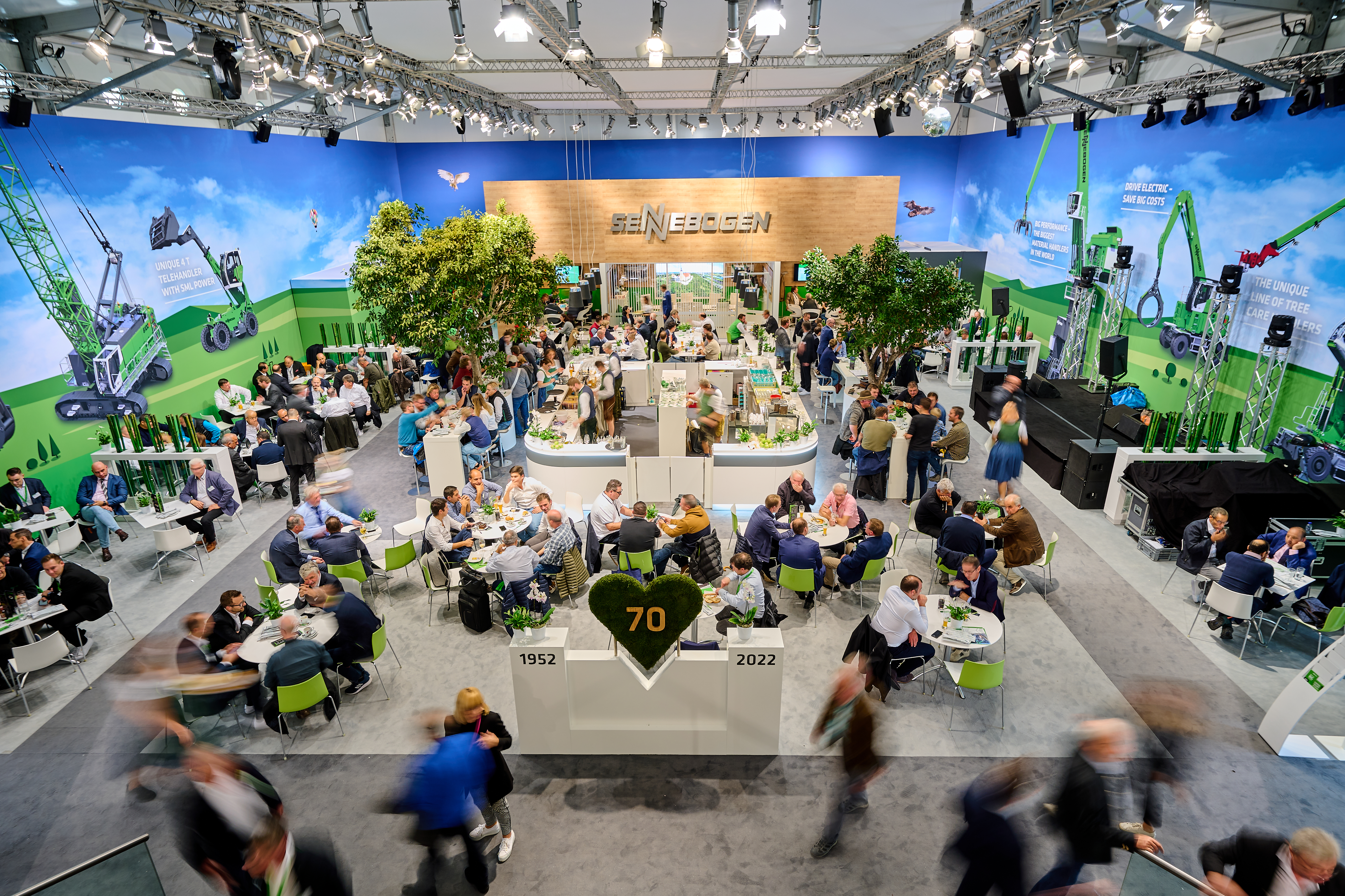 At bauma, not only the latest technological innovations were celebrated, but also the 70th anniversary of the machine manufacturer.