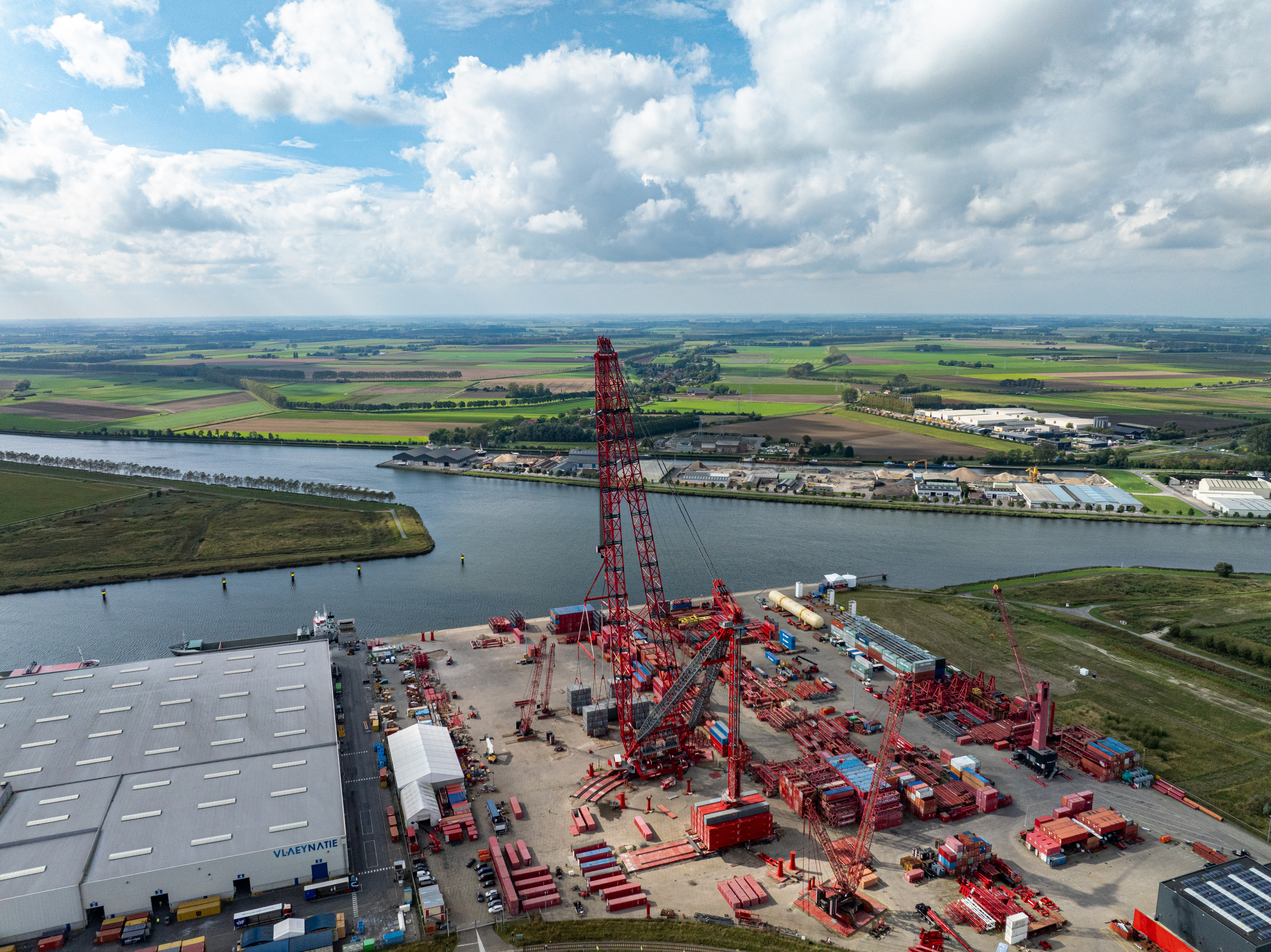 World’s strongest land-based crane passes test program