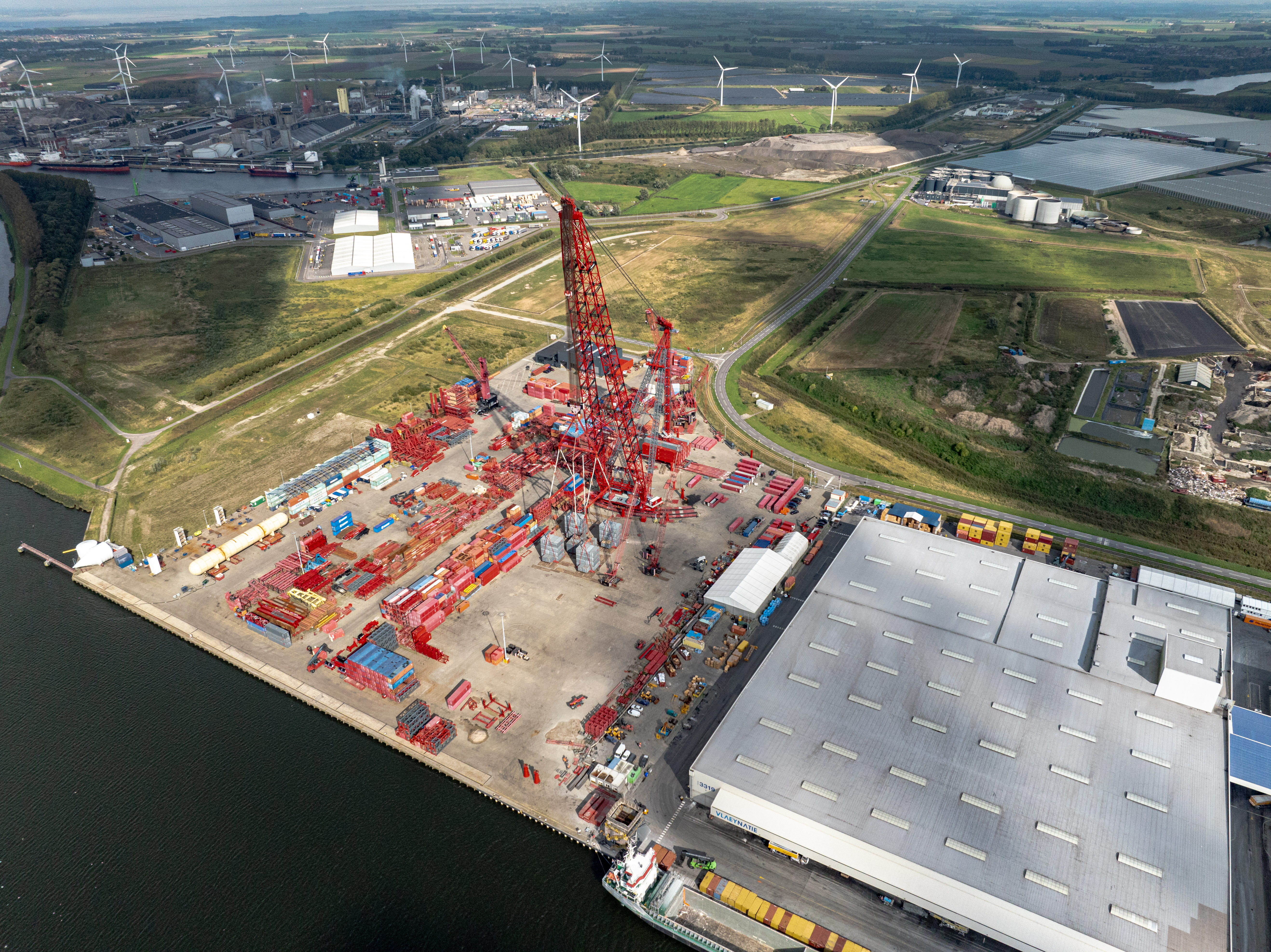 World’s strongest land-based crane passes test program