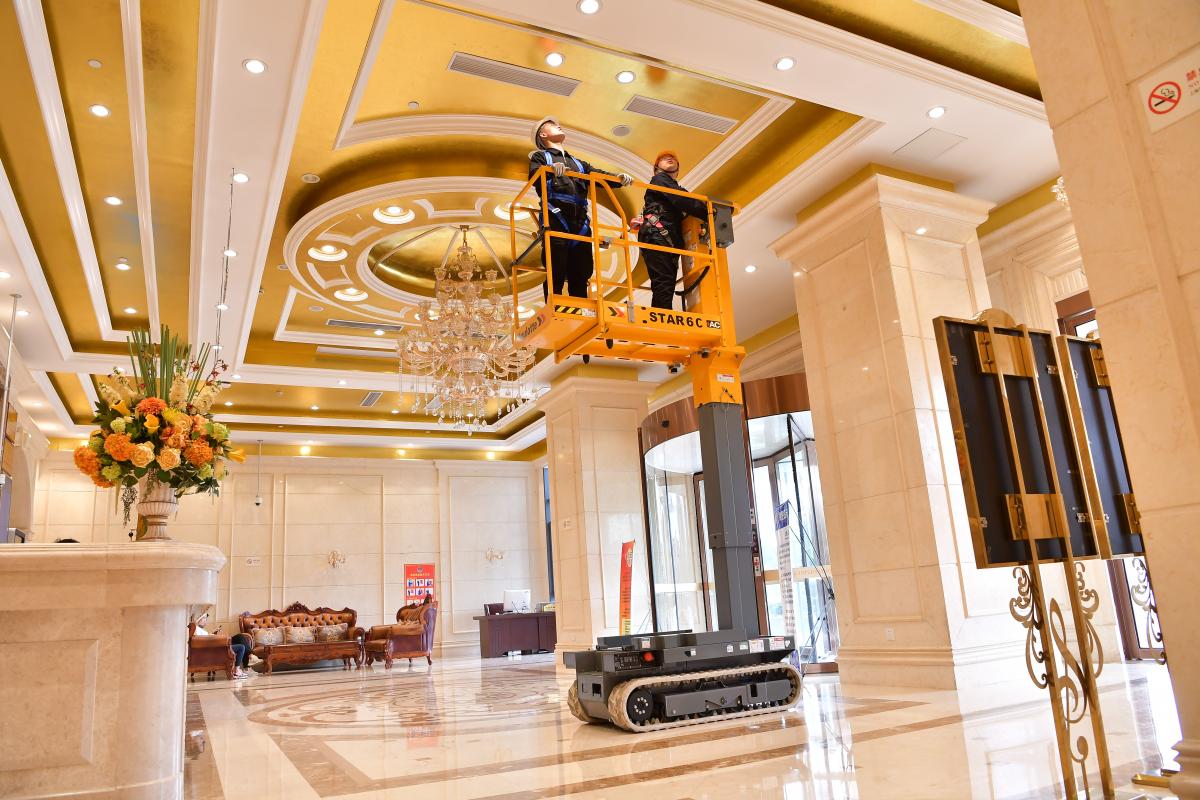 Versatile, the STAR 6 Crawler vertical mast can operate both indoor and outdoor <br> Image source: Haulotte Group