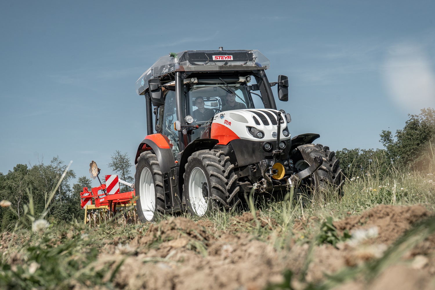 STEYR® and TU Wien unveil FCTRAC biogenic hydrogen–powered tractor project