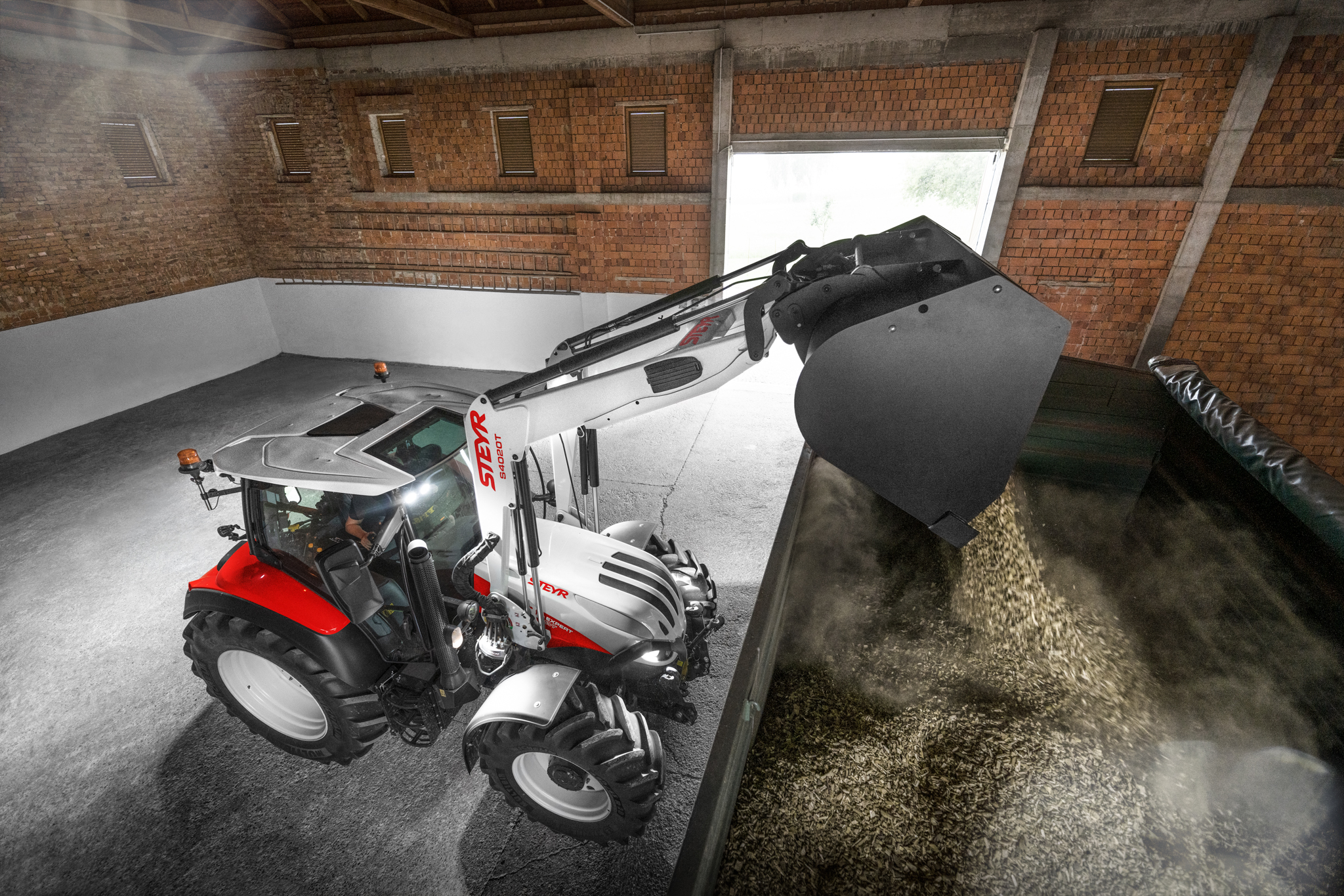 STEYR New Front Loader S4020T and 4120 Expert CVT Woodchips <br> Image source: CNH Industrial N.V. Corporate Office; STEYR