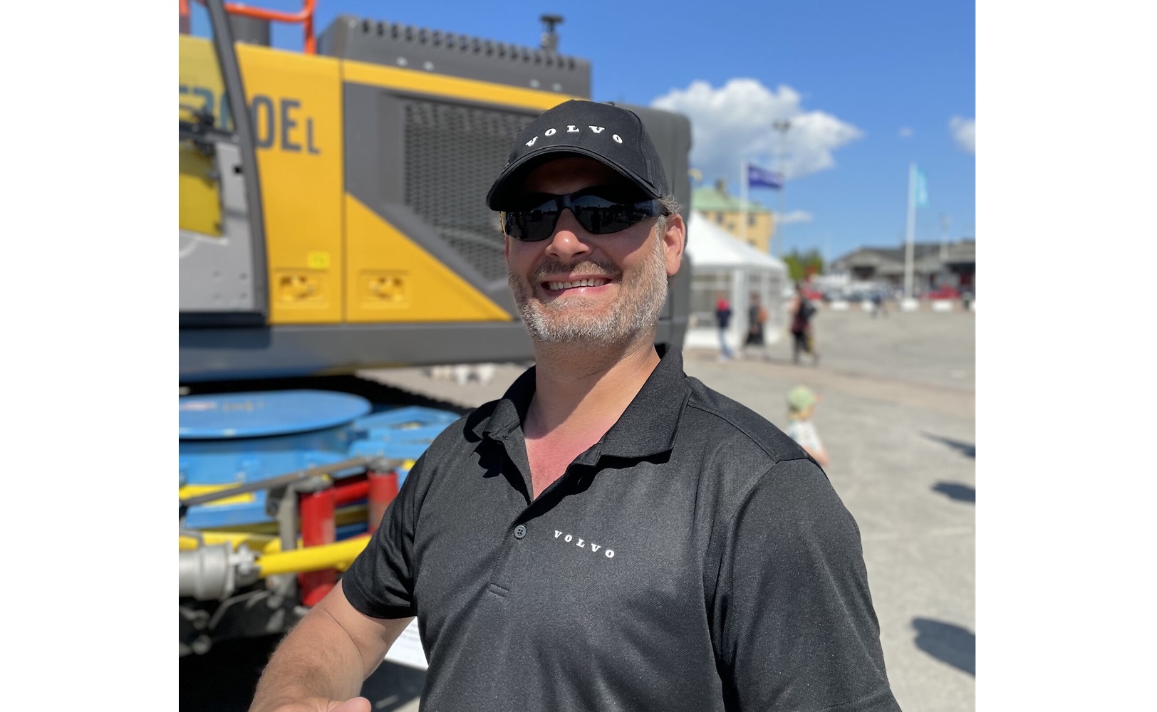 Bobbie Frank, Research leader at Volvo CE, with the grid-connected excavator from Volvo CE.