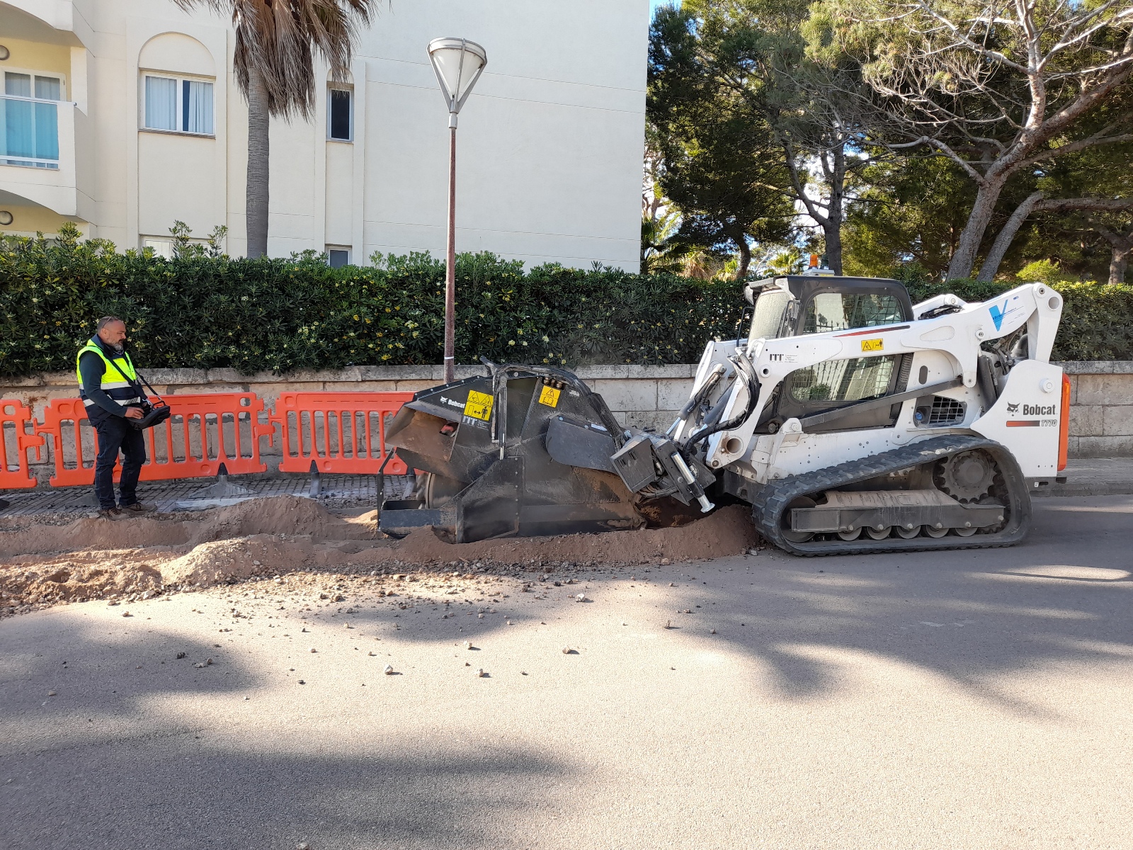 Bobcat Remote Control - A New Way of Working in Spain <br> Image source: Doosan Bobcat  EMEA