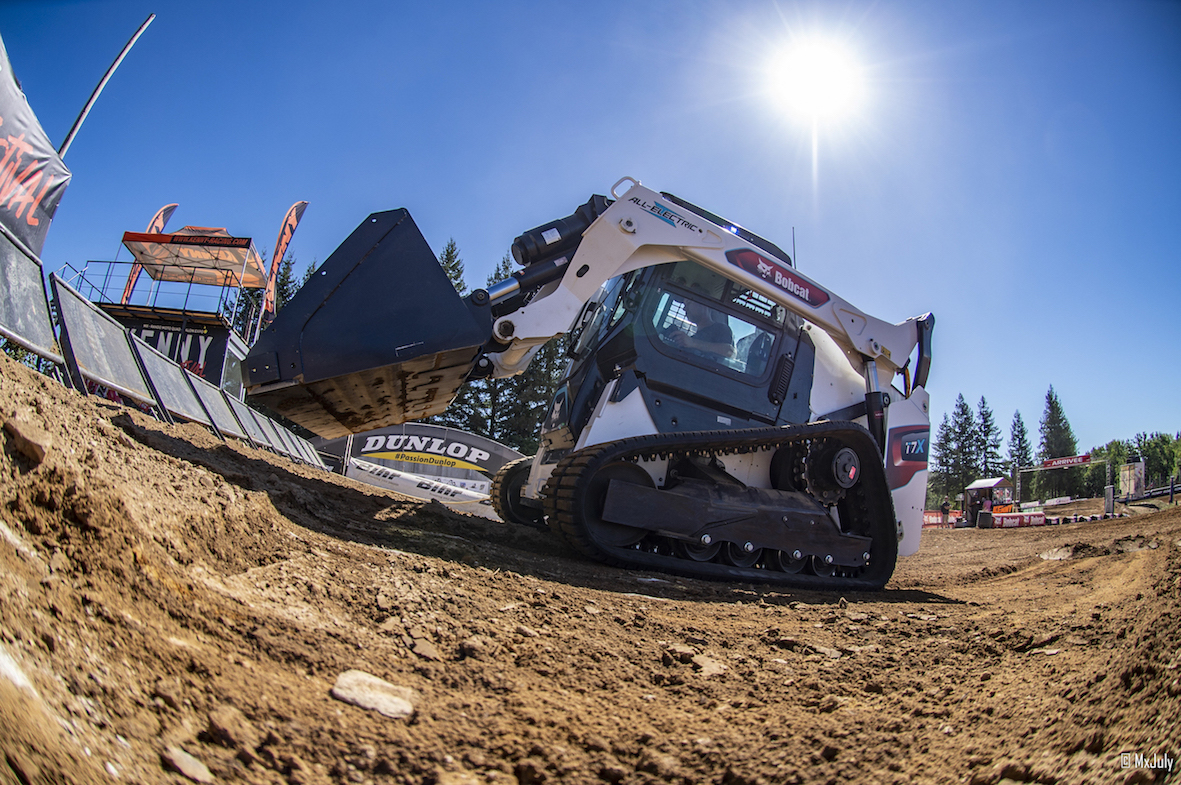 Bobcat Loaders Used to Build Kenny Festival Race Tracks