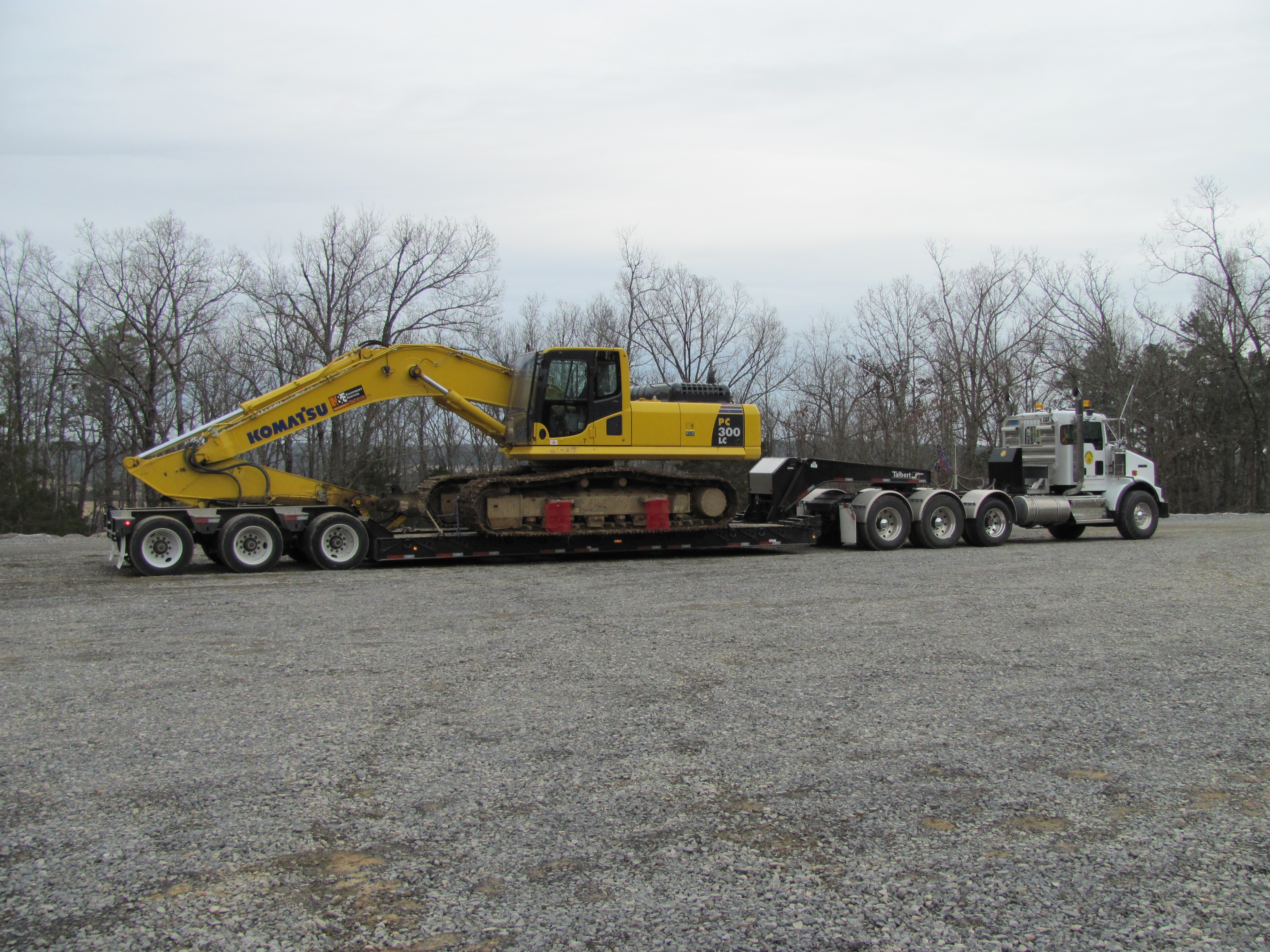 There are lots of variables when it comes to finding the right trailer for hauling earthmoving equipment. Make the decision easier by following these five tips from Talbert Manufacturing