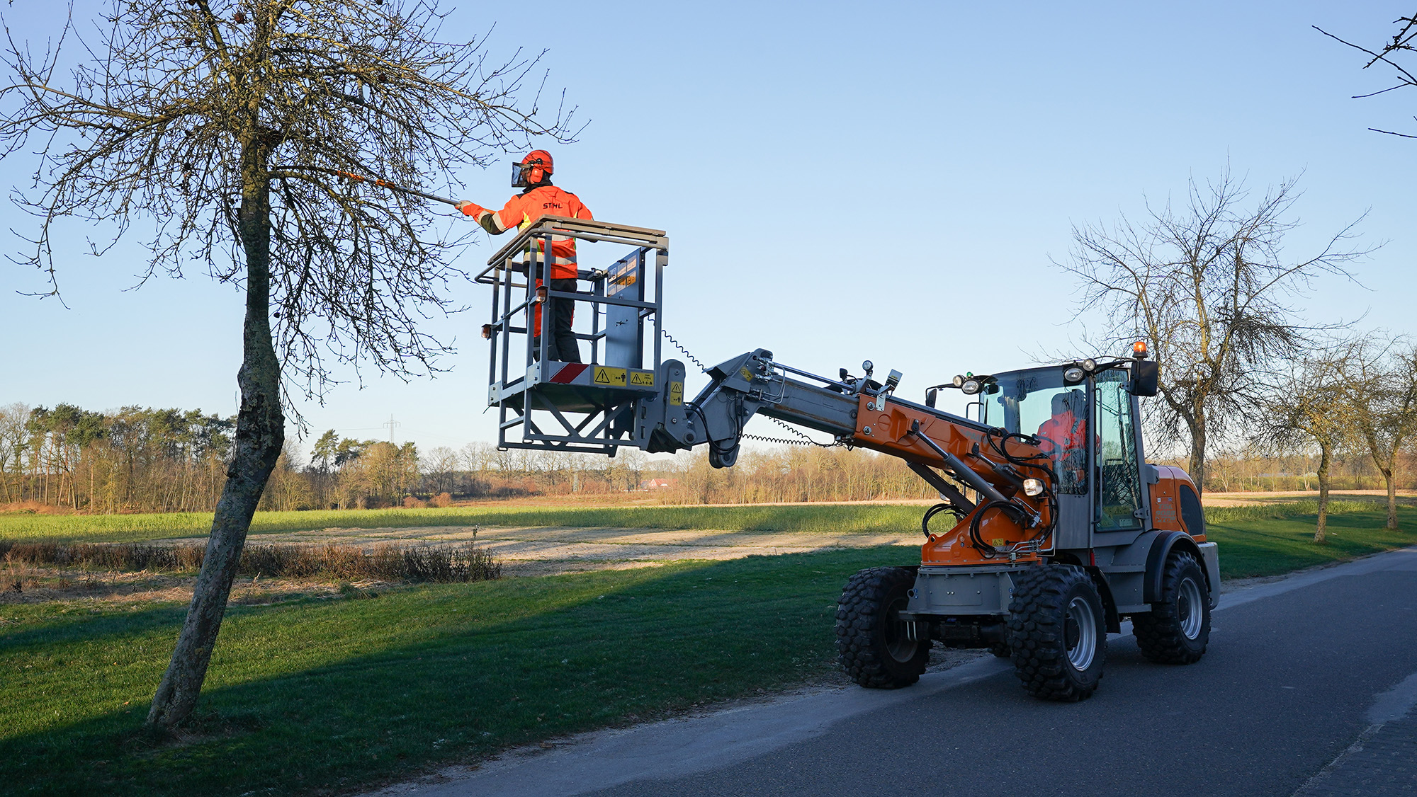 Telescopic swing loader TSL 9088 PRO