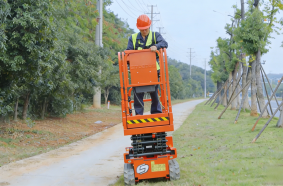 Sinoboom launches all-electric and oil-free crawler mini-scissor lift 0407ET
