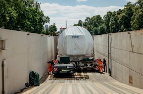 Cargo securely positioned: the transport combination at the RoRo ramp.