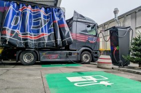 Daimler Truck establishes semi-public charging network for trucks – first pilot customers successfully launched