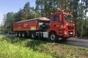 Fliegl Construction and Municipal Technology – Asphalt Profi-Thermo ASS 372 push-off semi-trailer for mega-scale road asphalting