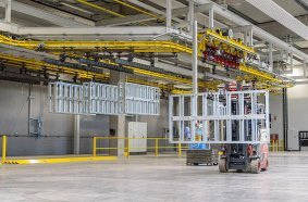 Framax panel formwork in the color of your choice: The new powder coating line meets all customer requirements.