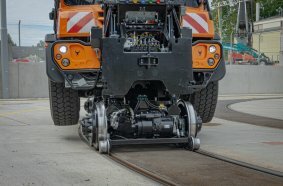 Unimog U 530 equipped as a multi-functional working machine with hydrostat drive for maintenance and servicing work at Verkehrsbetriebe Zürich (VBZ)