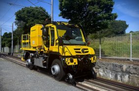ZAGRO equips the Unimog for maneuvering/shunting tasks and track maintenance