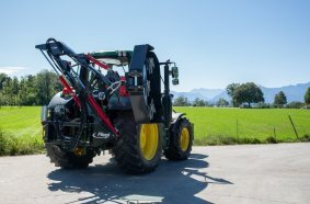 The Fliegl extension arm – new possibilities in forestry and agricultural maintenance