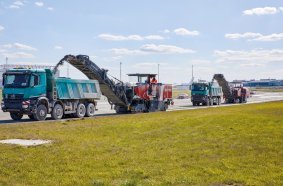 Each Wirtgen W 250 Fi cold milling machine milled an average of 1,100 t of concrete per day.
