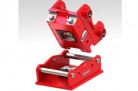 The valve technology is integrated in the case and ensures a secure, leakage-free attachment of the working hydraulic equipment.