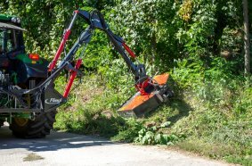 The Fliegl extension arm – new possibilities in forestry and agricultural maintenance