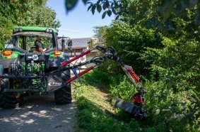 The Fliegl extension arm – new possibilities in forestry and agricultural maintenance