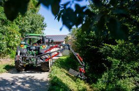 The Fliegl extension arm – new possibilities in forestry and agricultural maintenance