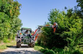 The Fliegl extension arm – new possibilities in forestry and agricultural maintenance