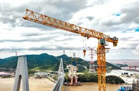 Potain MCT 385 cranes support construction of the world’s longest-span road-rail bridge