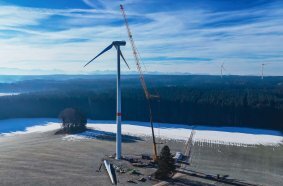 The Grove GMK6400-1 delivers outstanding reach with 54.6 m of main boom combining with 73 m of luffing jib on the project.