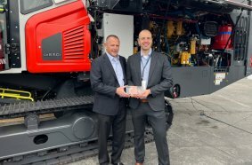 From left, Steve Ferguson, senior vice president of Caterpillar Industrial Power Systems, presents a plaque celebrating the 10,000 engine milestone to Petri Virrankoski, president of the Surface Drilling Division of Sandvik Mining and Rock Solutions.