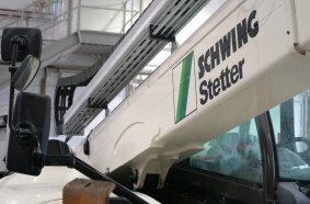 In addition to the Q2 bearings, Schwing has also installed igus energy chains from the H4.56 and H4Q.58 series.