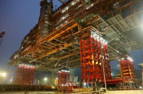 Mammoet's Mega Jack system completed the world's heaviest jack-up operation, lifting 42,780t.