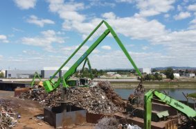 The EQ-Balancer at Schrott Wetzel has an equipment length of 32 meters and consumes only 75-80 kWh – perfect for efficient loading at the scrap yard.