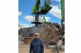 The machine has a big reach thanks to its equipment, we can now stack scrap much higher - says machine operator Adem.