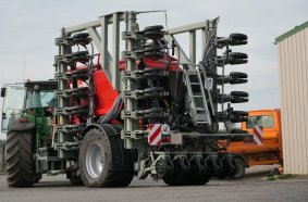 T-ForcePlus 750 with three-part folding for optimum road transport