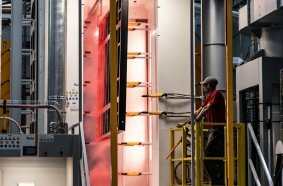 The powder coating system meets the latest standards and ensures a high-quality surface coating.