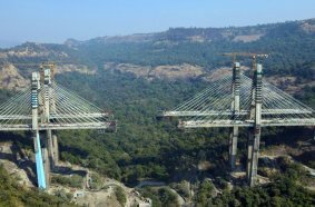 Major bridge for Indian expressway calls in Potain crane power