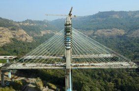 Major bridge for Indian expressway calls in Potain crane power