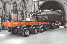 Compact, strong, manoeuvrable: the SCHEUERLE SPMT PowerHoss makes an impressive case with its high load-bearing capacity and minimal space requirements.