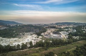 The RPP plant from Benninghoven is ideally integrated into the quarry between the virgin material processing facility and the RAP material stockpile.