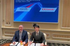 At the signing of the Memorandum of Understanding in Las Vegas, Nevada, USA on March 2, 2026: Steffen Haack, Member of the Executive Board of Bosch Rexroth, and Yoshimoto Matsuda, President of Precision Machinery & Robot Company, Kawasaki Heavy Industries.