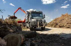 Unimog U 535 als Holzhacker