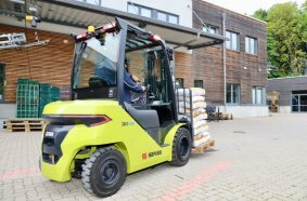 The Renegade series (S25-35XE) is designed for operators who do not want to forego the advantages of the Clark S-Series – Smart. Strong. Safe.