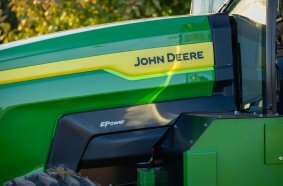 John Deere presents fully electric tractor prototype at Grüne Woche 2026