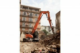 Develon crawler excavator