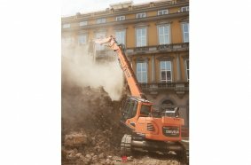 Develon crawler excavator in Italy
