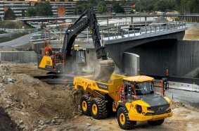 Volvo Construction Equipment delivers improved Q3 margin driven by favorable market mix and growth in services