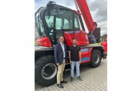 Ahmad with Managing Director Peter Wildemann in front of an MRT e