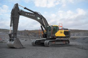 The EC500 excavator is fitted with Volvo Smart View with Obstacle Detection